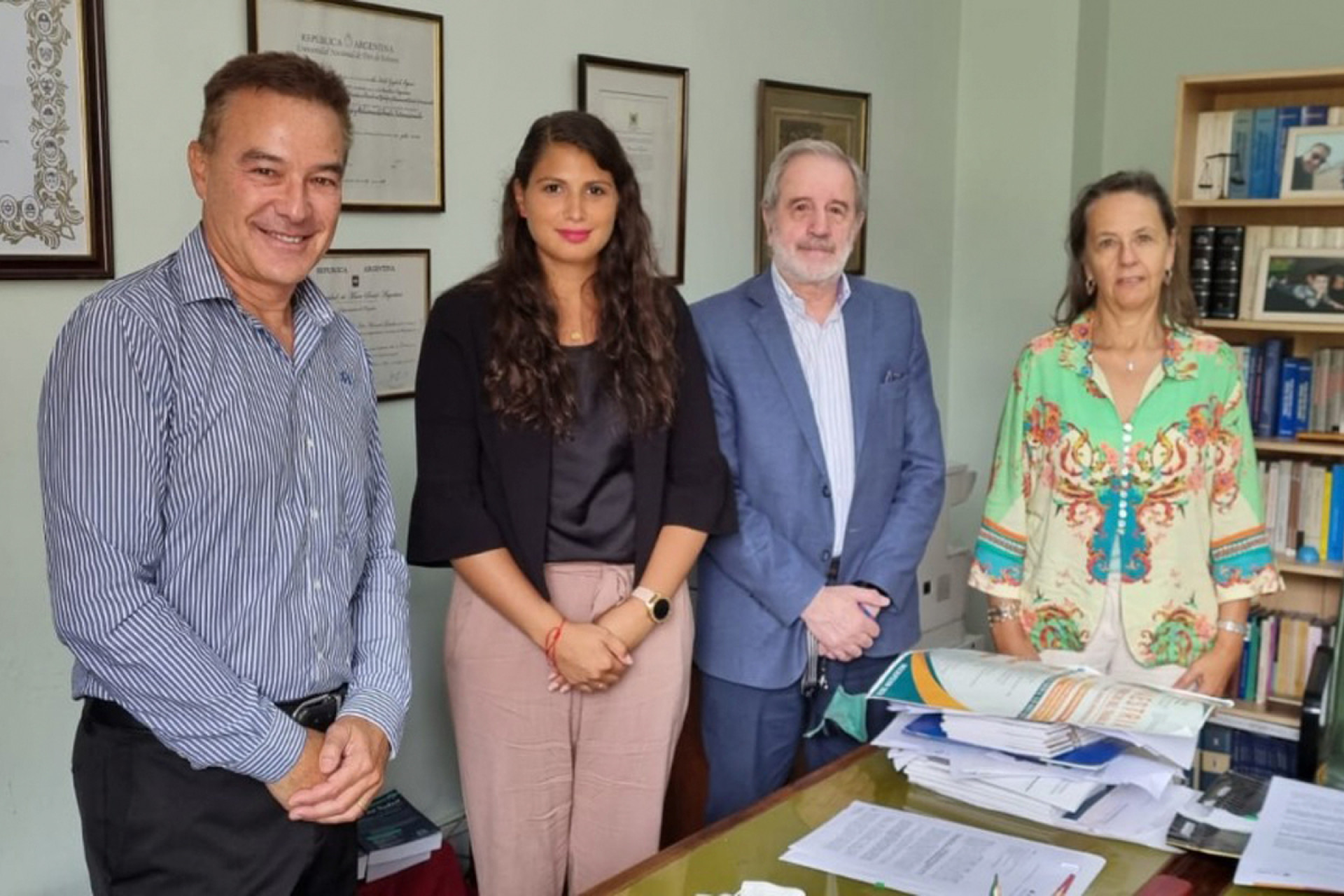 (De izq. a der.) Dres. Julio Grisolia, Gabriela Russo, Oscar Fernández y María Elena López